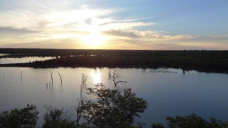afb.jpg - Blick vom Mopani Rest Camp / Kr�ger NP