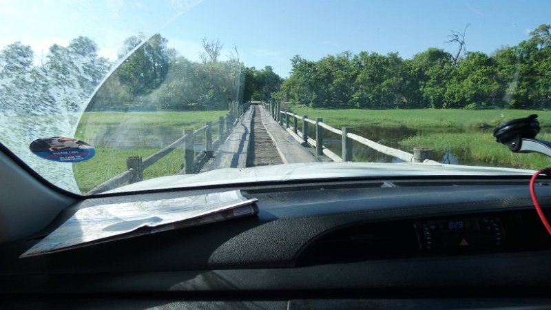 aev.jpg - Brücke vor der Einfahrt in den Moremi-Park