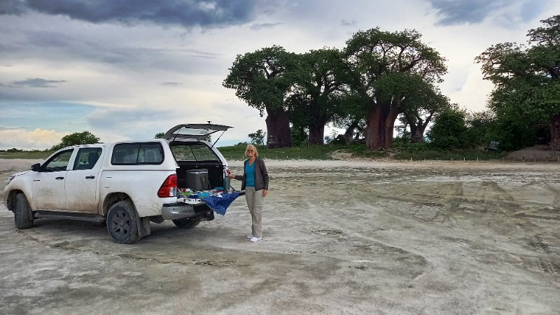 afr.jpg - Nxai Pane - Baines Baobabs - Mitteagessen