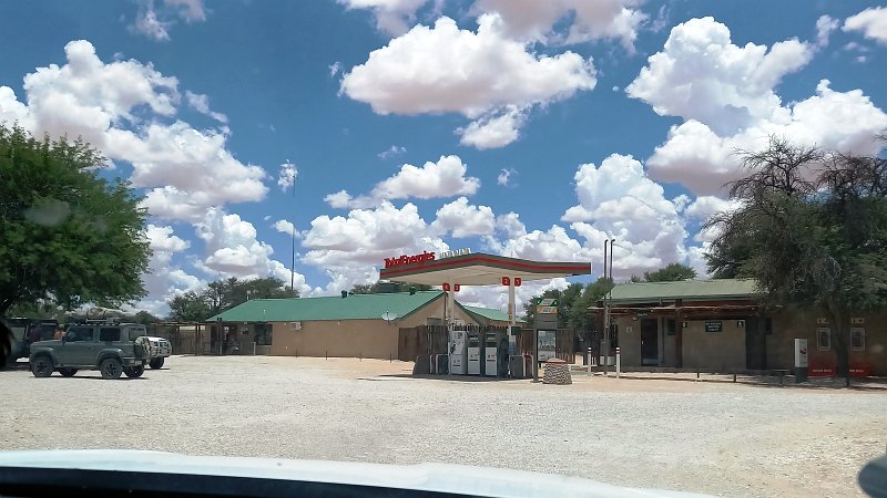 alo.jpg - Tankstelle und Shop in Mata Mata