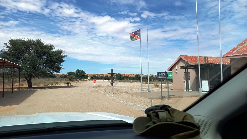 alz.jpg - Grenzübergang nach Namibia