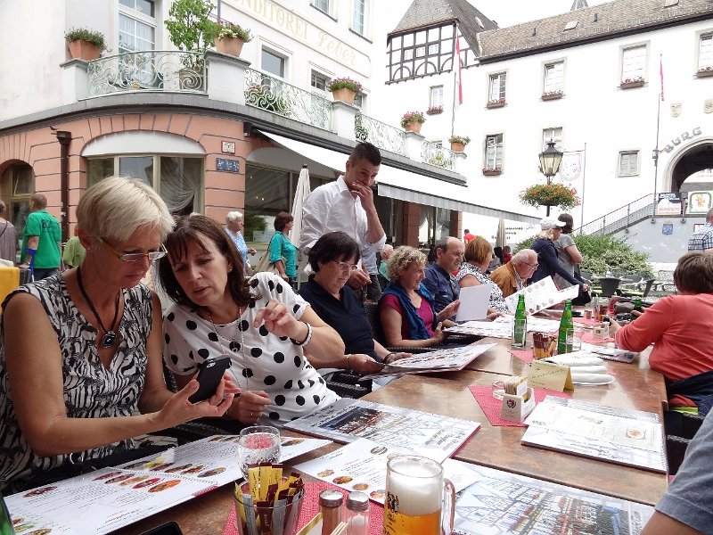 DSC07468.JPG - In Linz in der Burgklause: Evelyn, Sabine, Helgard, Heike, Michael, Helga, Hans