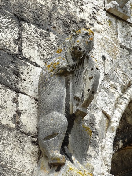 DSC06892.JPG - Esel mit Harfe an der Außenmauer der Kathedrale von Chartres