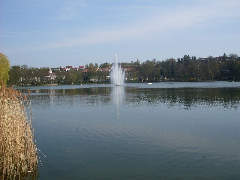 SDC12177.JPG - See mitten im Dorf