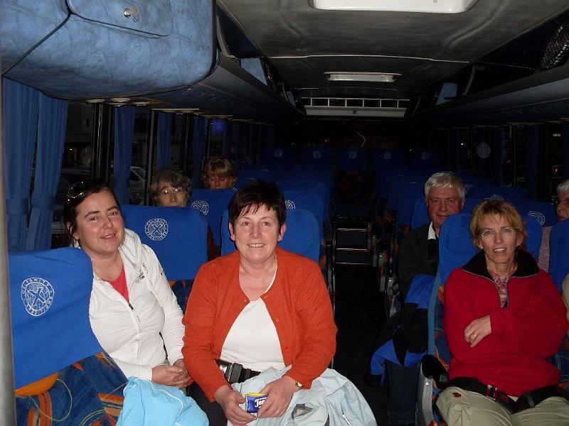 SDC10078.JPG - Unser Bus-Transfer zum Flughafen in Quito. Nach 11 Stunden Flug...