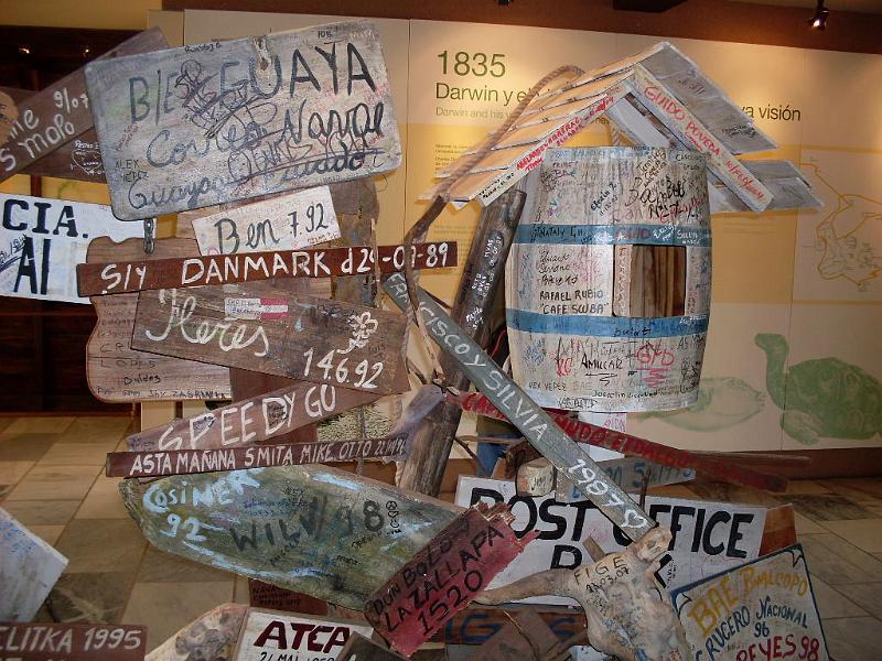 SDC10451.JPG - Im Museum, die Post-Tonne der "Post Office Bay"