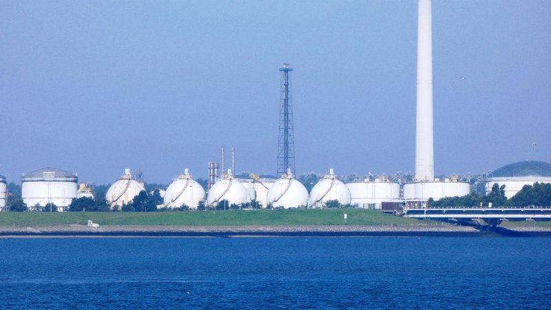P1060127.JPG - LNG Gas Terminal