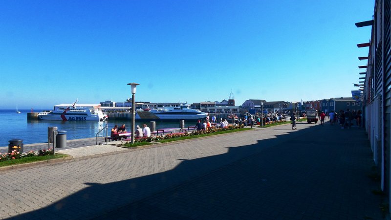 P1060202.JPG - Unser Schiff (rechts)
