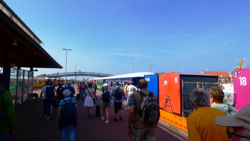 P1060271.JPG - Inselbahn vom Hafen ins Zentrum