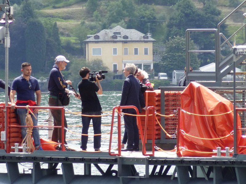 DSC00772.JPG - Der Meister (rechts, in der roten Jacke)