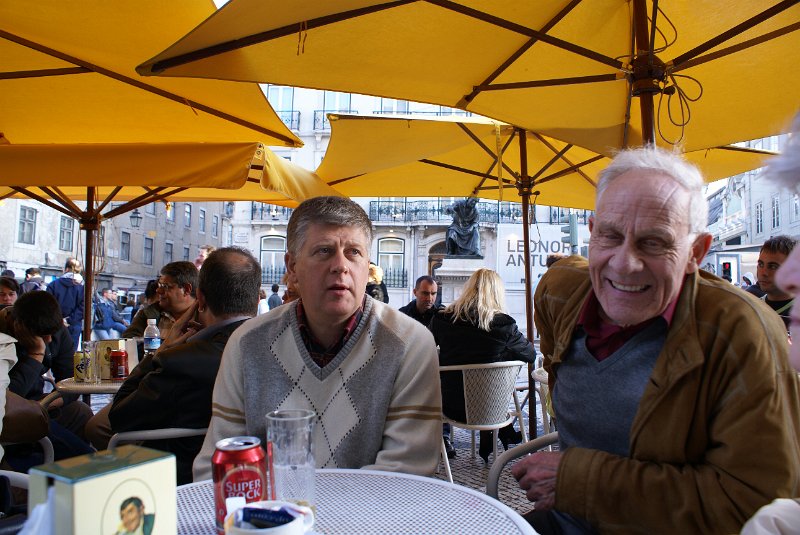 DSC04005.JPG - Hans-Georg und Richard in der "Brasileira"