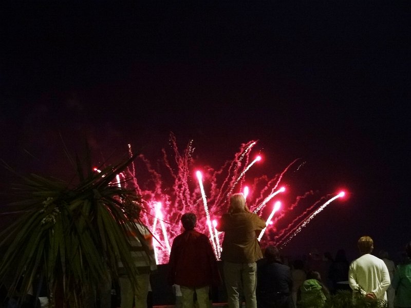 DSC04504.JPG - Feuerwerk in Funchal am Hafen