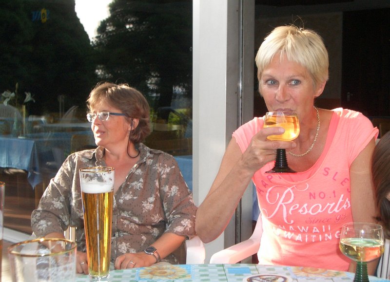 CIMG2283.JPG - Petra und Evelyn