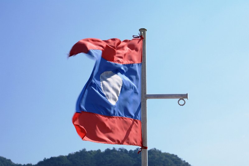 DSC03796.JPG - Die Laotische Flagge