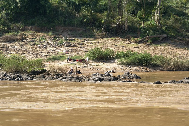 DSC03821.JPG - Goldwäscherinnen am Mekong