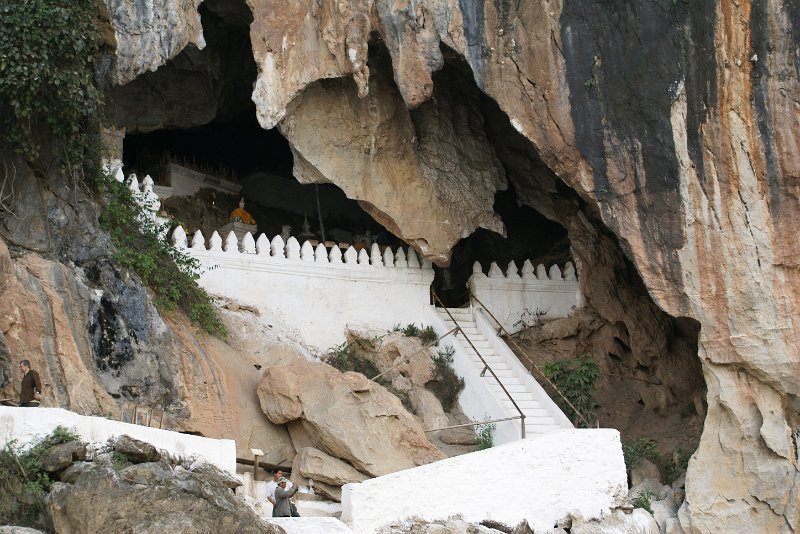 DSC03942.JPG - Höhle mit Buddha Figuren