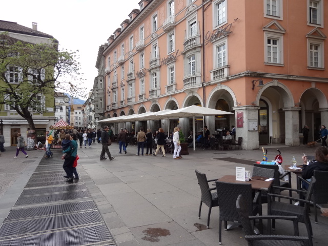 DSC01946.JPG - Bozen, Waltherplatz