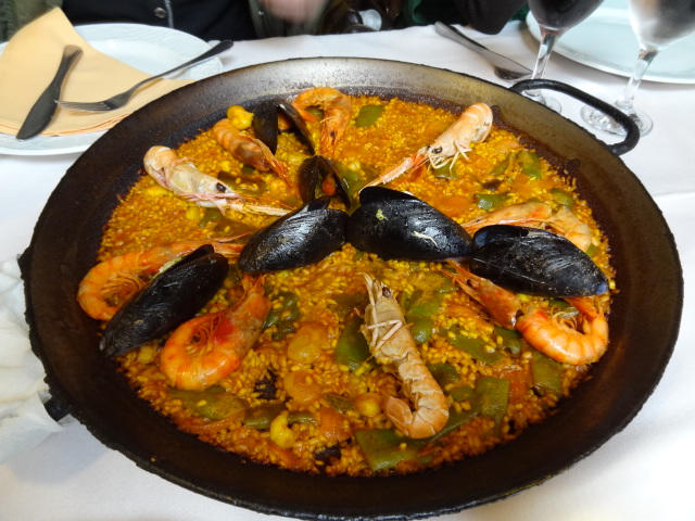 DSC01853.JPG - Die berühmte Paella