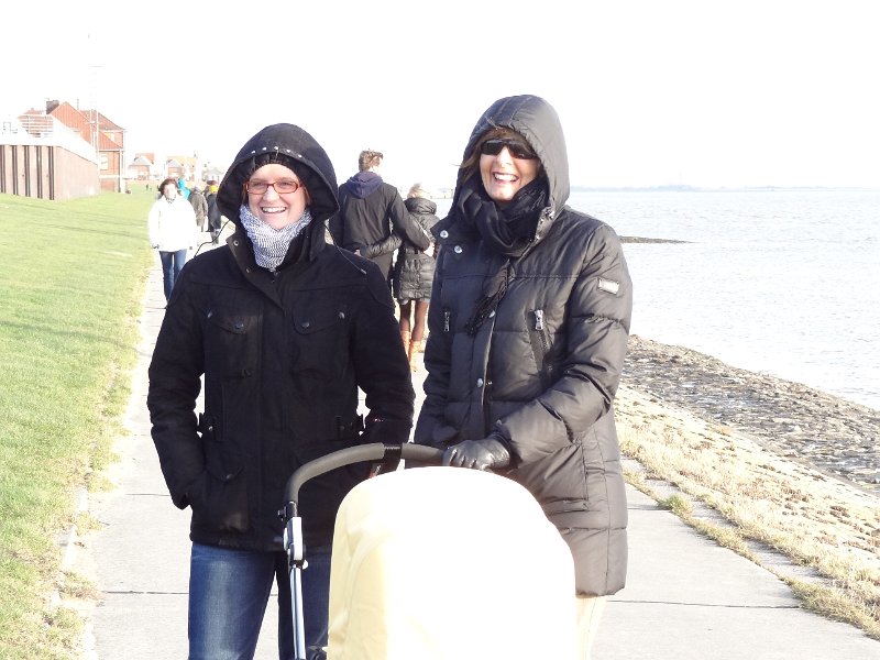 DSC06374.JPG - Maren und Gabi am Südstrand (Wilhelmshaven)