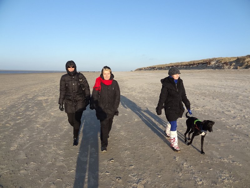 DSC06454.JPG - Gabi, Birgit, Svenja und Rufo