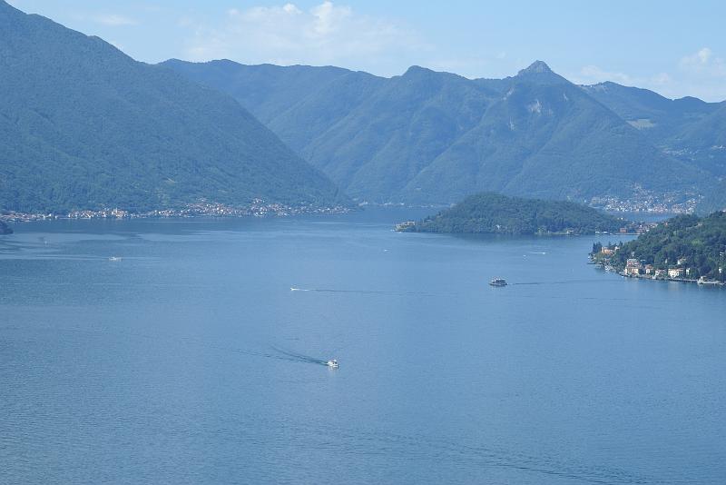DSC02689.JPG - Blick von der Burg in Varenna