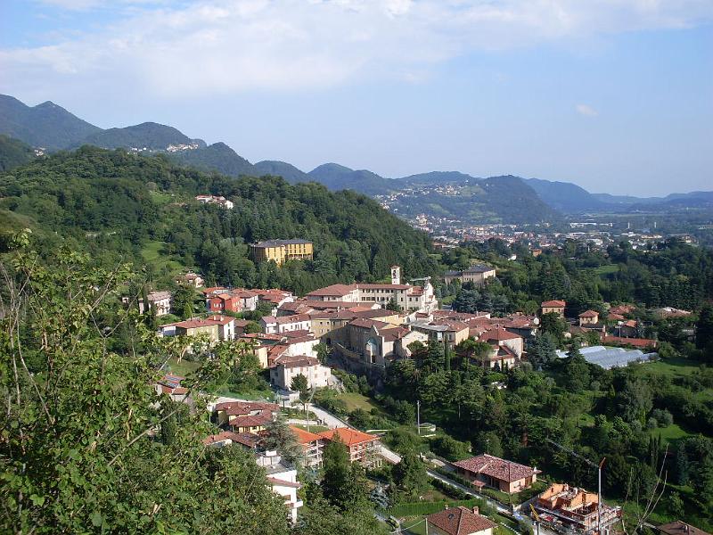 SDC11146.JPG - Blick von der Burg nach Vercurago